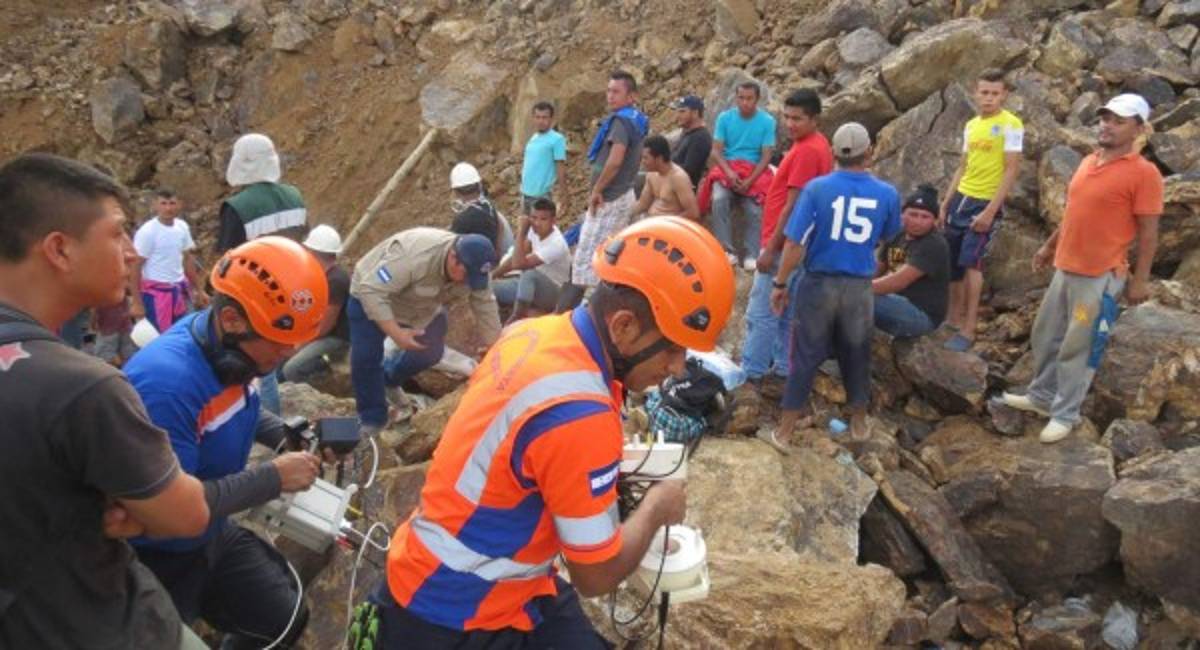 Nuevo derrumbe en mina Cuculmeca retrasa rescate de mineros soterrados
