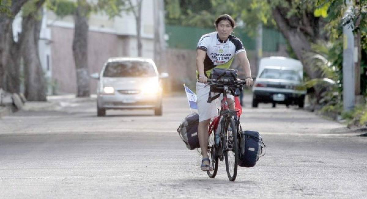 Chen, el chino que 'vive” en su bici y recorre el mundo...