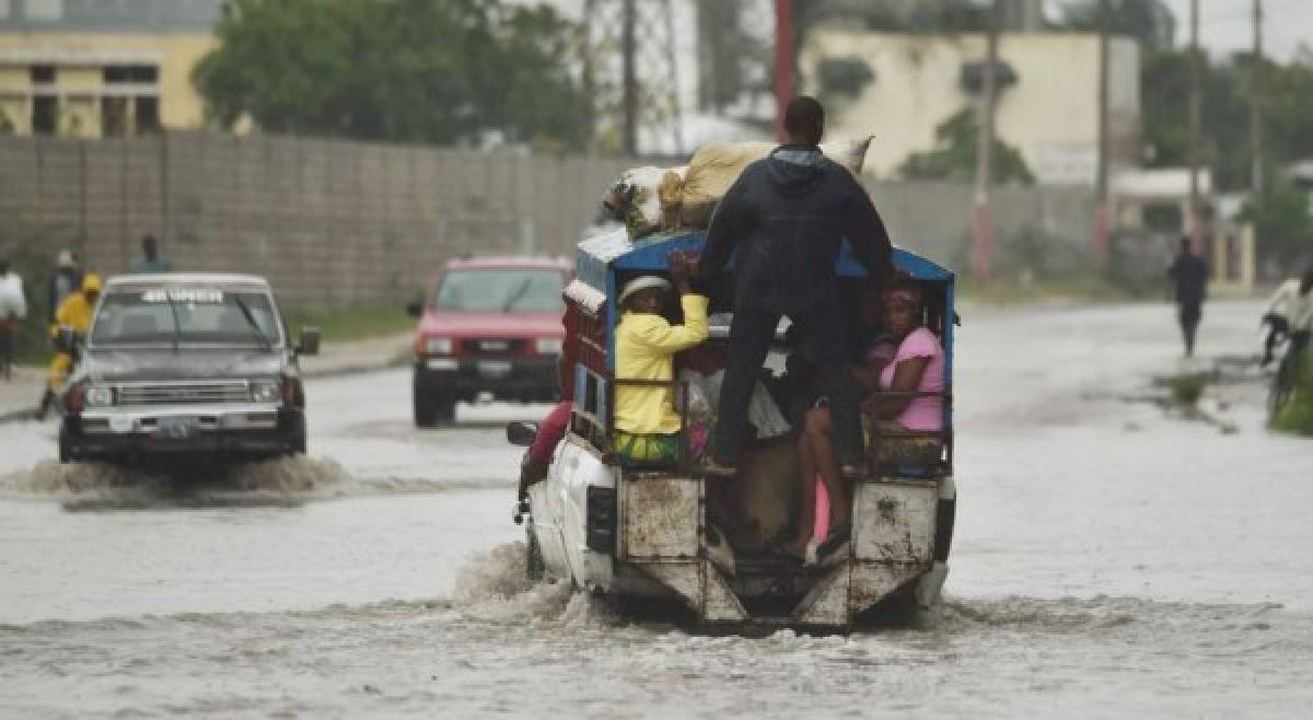 Huracán Matthew toca tierra en Haití con fuerza devastadora