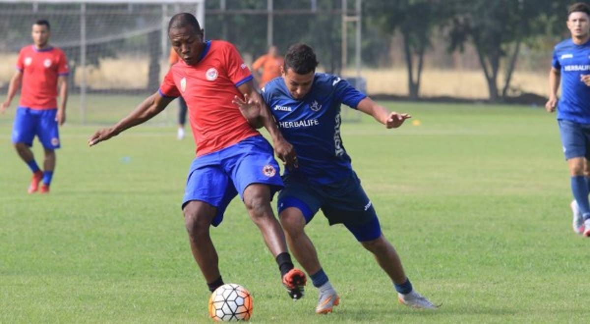 Wilmer Crisanto alaba el juego de Óscar Salas