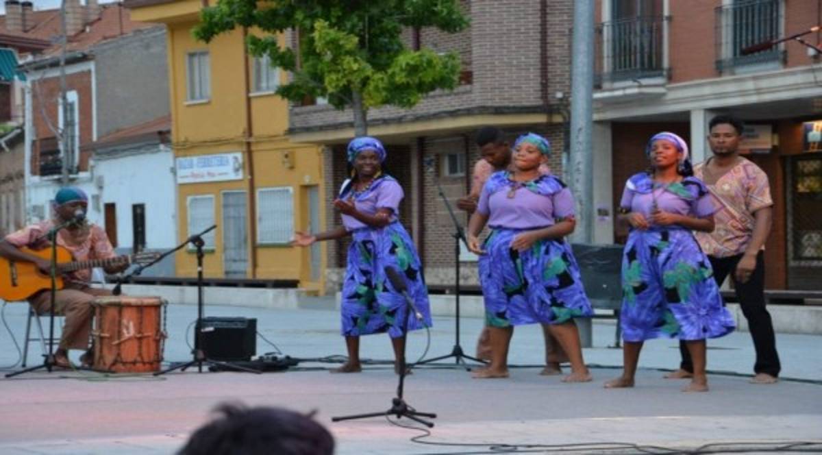 Españoles son cautivados por el ritmo punta del grupo de danza Baraúda