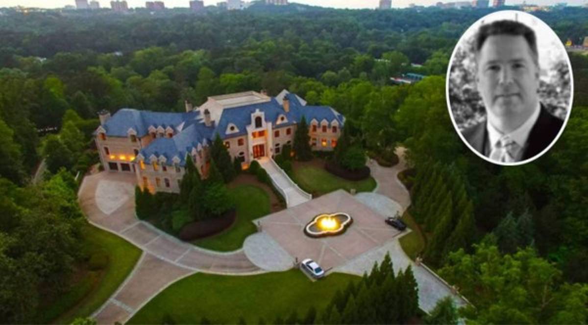 Pastor compra mansión por 'mandato de Dios'