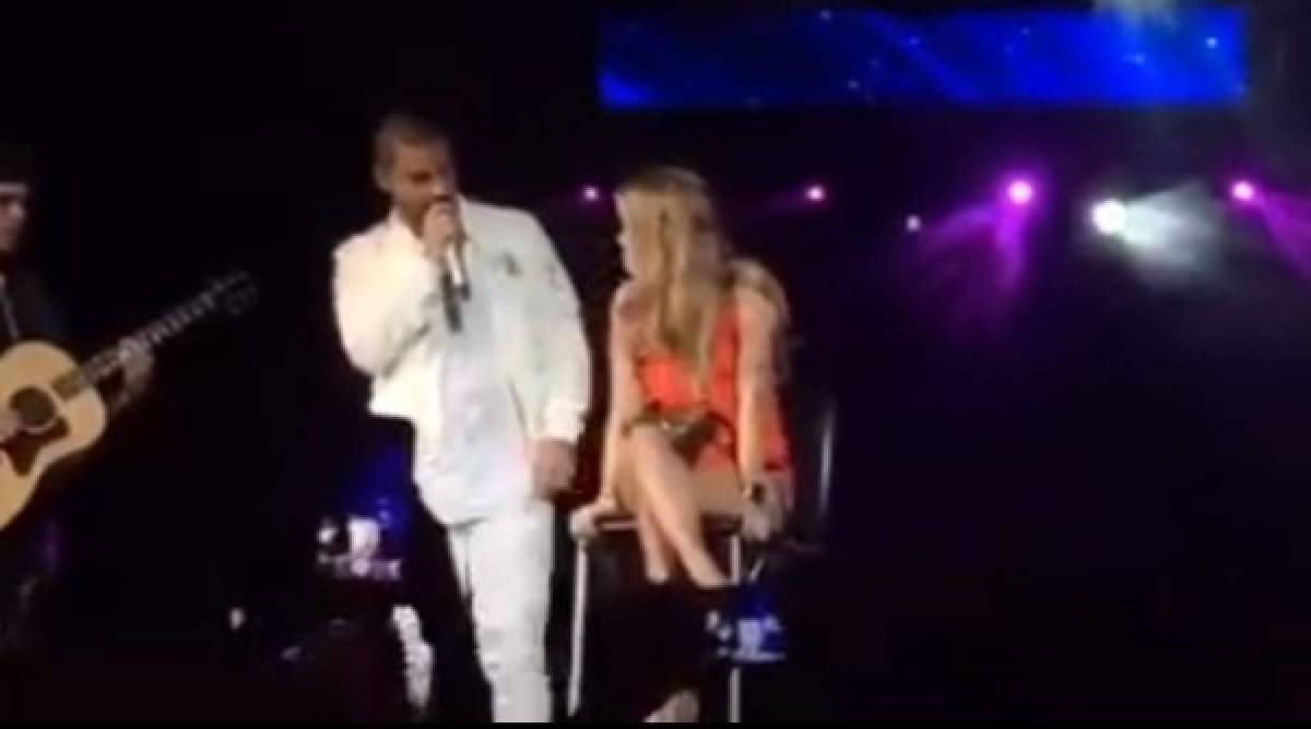 Fanática rechaza un beso de Maluma en pleno concierto