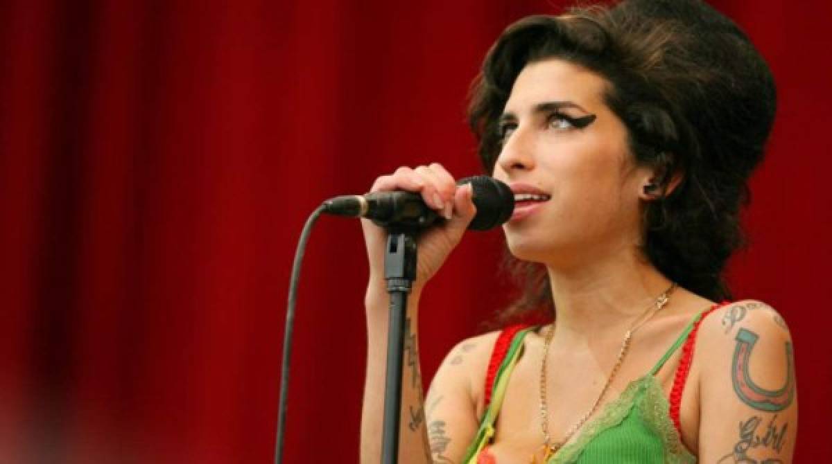 Amy Winehouse, la potente voz apagada por la soledad, las drogas y el alcohol