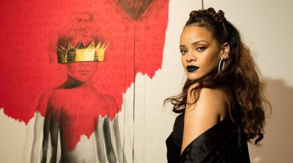 La cantante Rihanna une moda y solidaridad por Haití