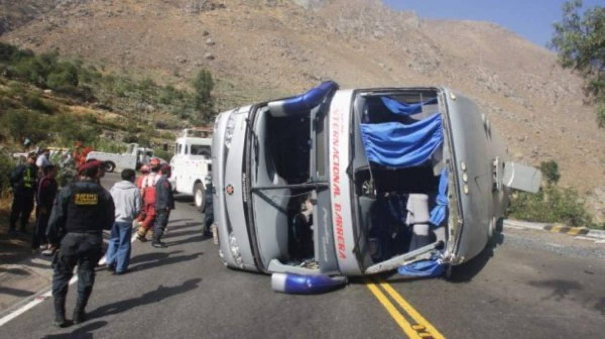 Al menos 18 muertos en dos accidentes de carreteras en Perú