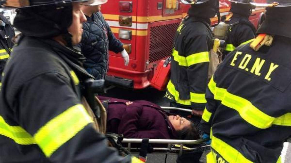 Estados Unidos: Al menos 102 heridos tras descarrilarse un tren suburbano en Brooklyn
