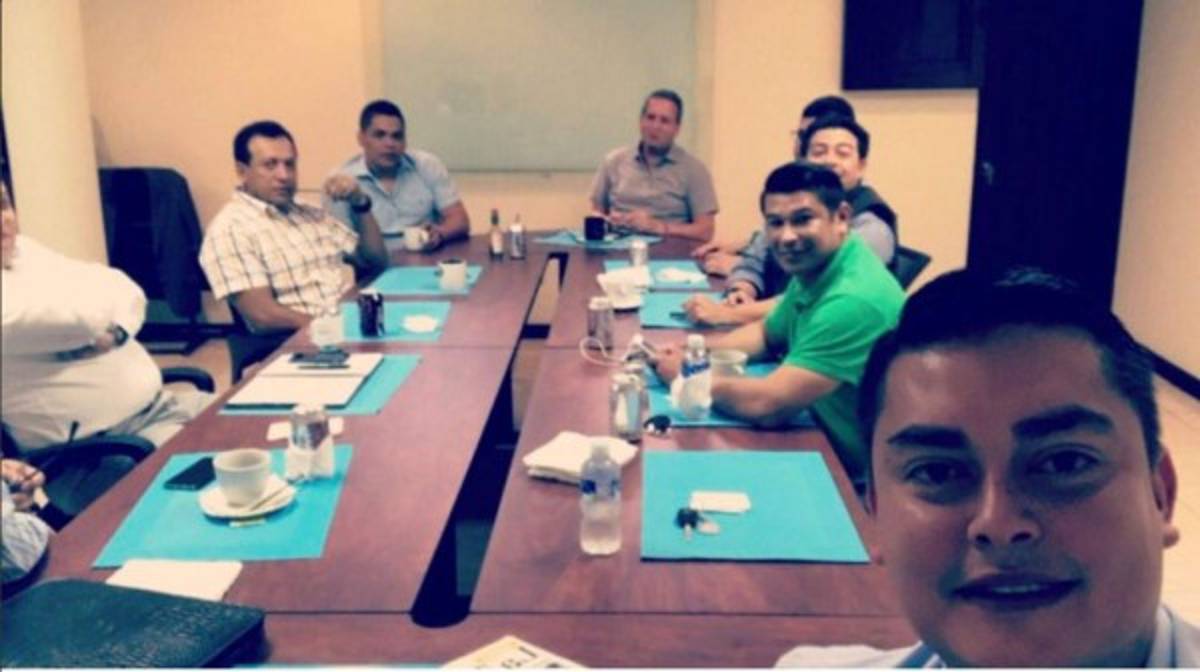 ¿Se casó en secreto el periodista Arnold Burgos?