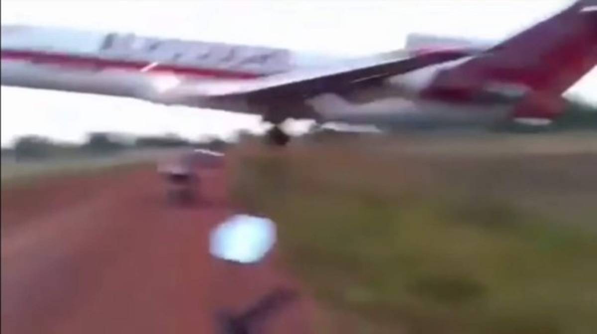 Captan el preciso momento cuando un avión se estrella en Colombia