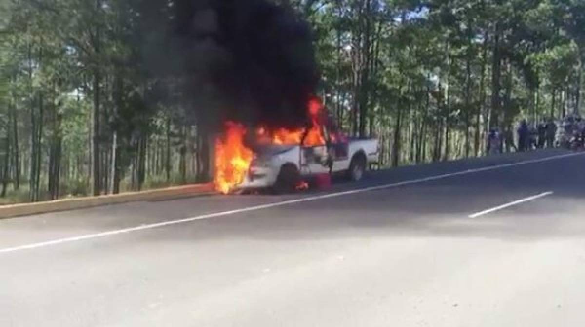 Un vehículo de la empresa Covi fue incendiado esta mañana en Zambrano.