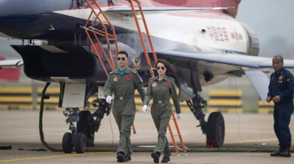 La horrorosa muerte de 'pavo real dorada', la piloto más famosa de China