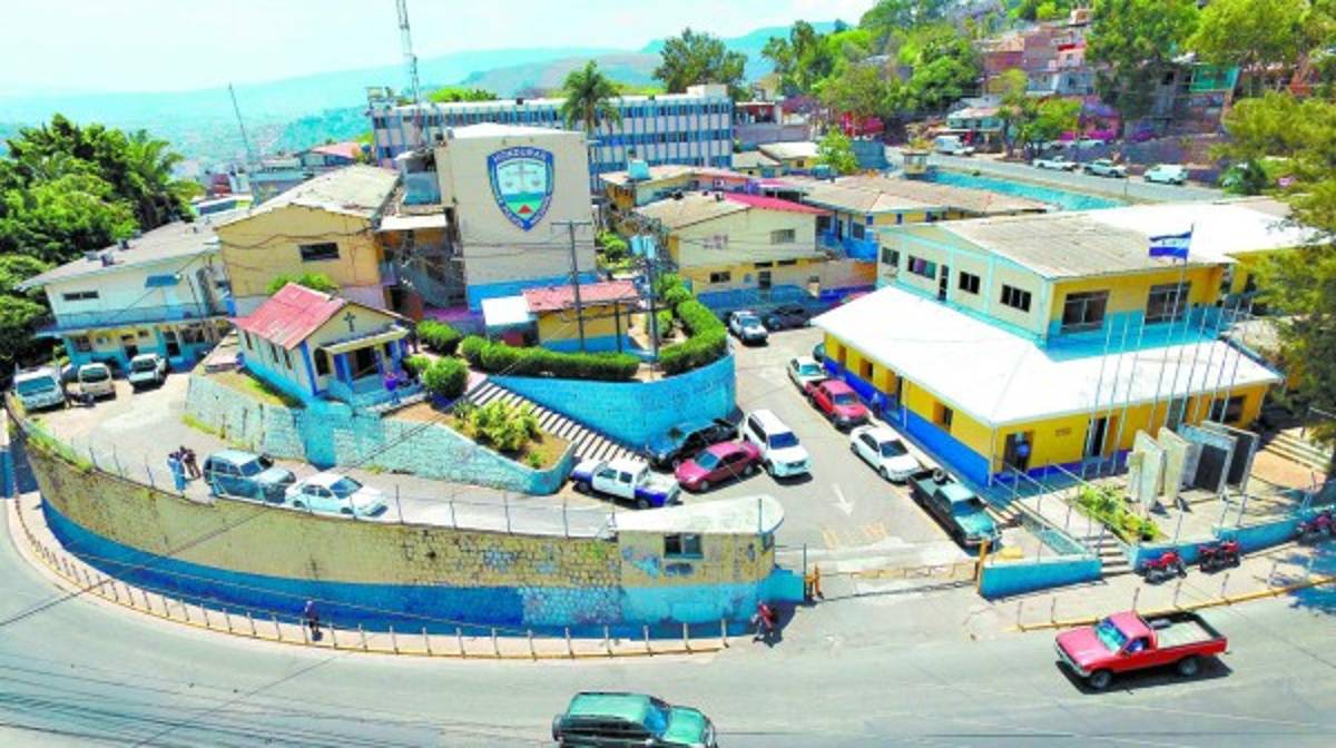 Exdirector policial Escoto Salinas reclama ser dueño de edificio Casamata