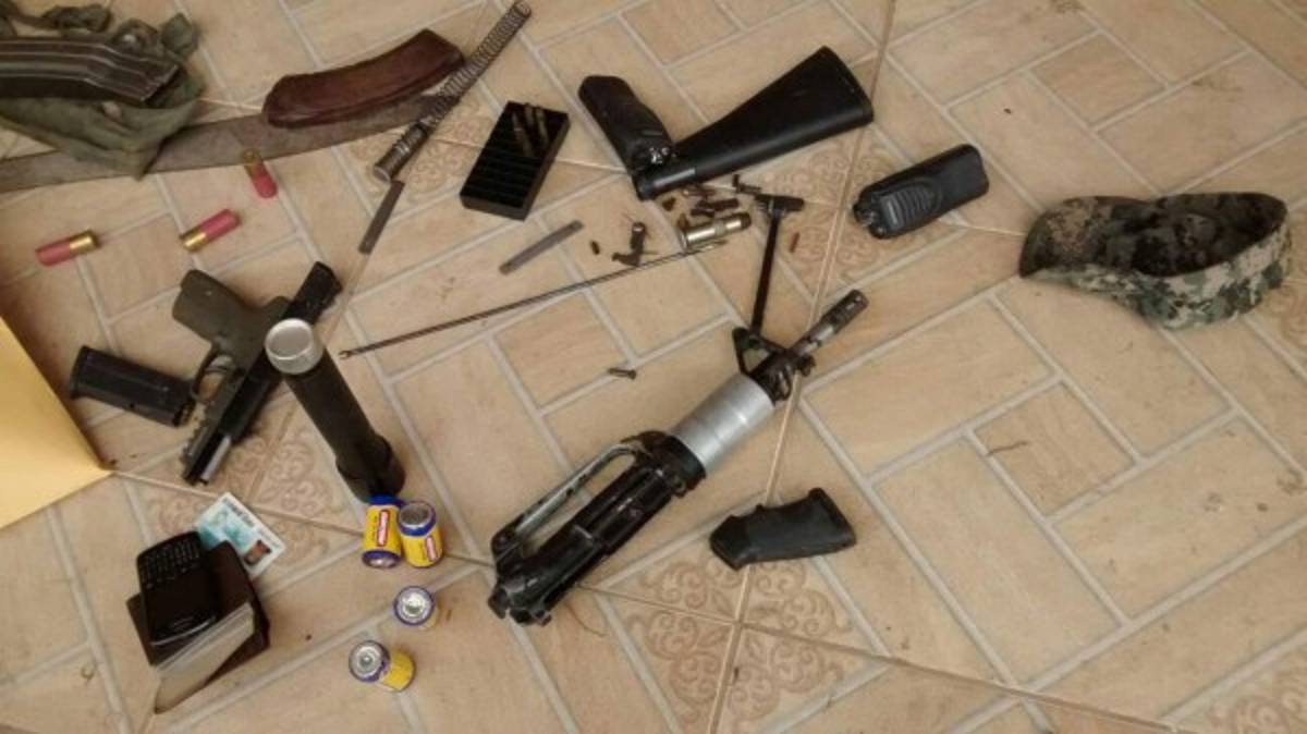 Armas y lanchas incautan en allanamientos en Iriona, Colón