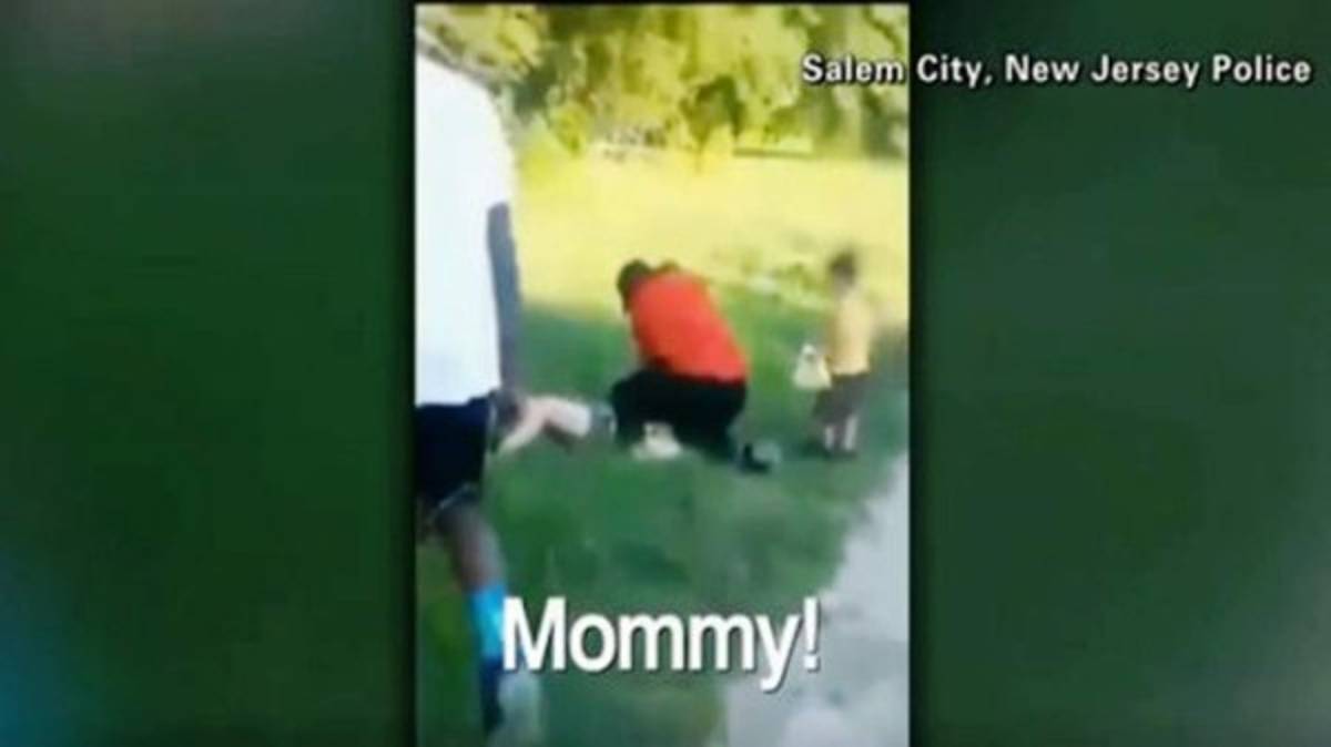  Indignación en EEUU por el brutal ataque a una madre frente a su hijo