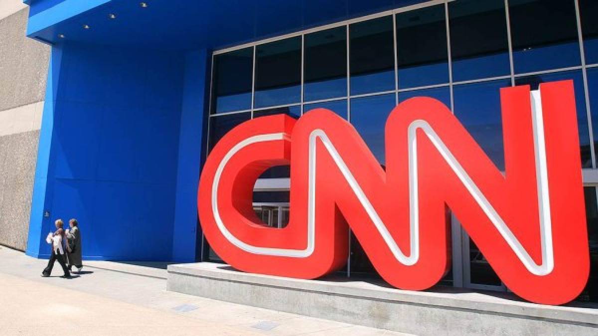 Tres periodistas de CNN involucrados en una historia sobre Rusia renuncian y Trump aprovecha para atacar