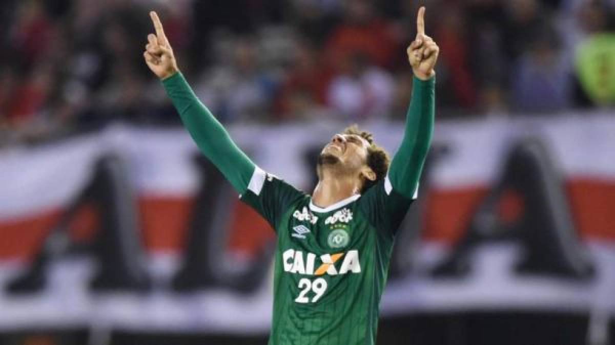 Sobreviviente del Chapecoense Helio Neto despertó de coma e hizo inesperada pregunta