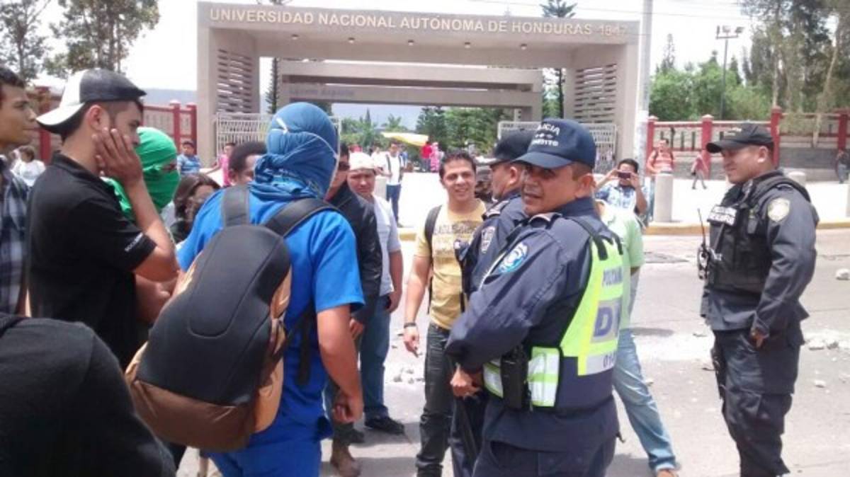 Estudiantes de la UNAH protestan en Tegucigalpa