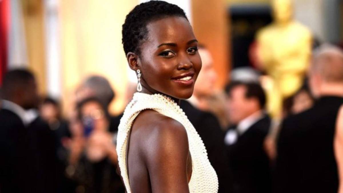 Ladrores devolvieron el vestido de Lupita Nyong'O