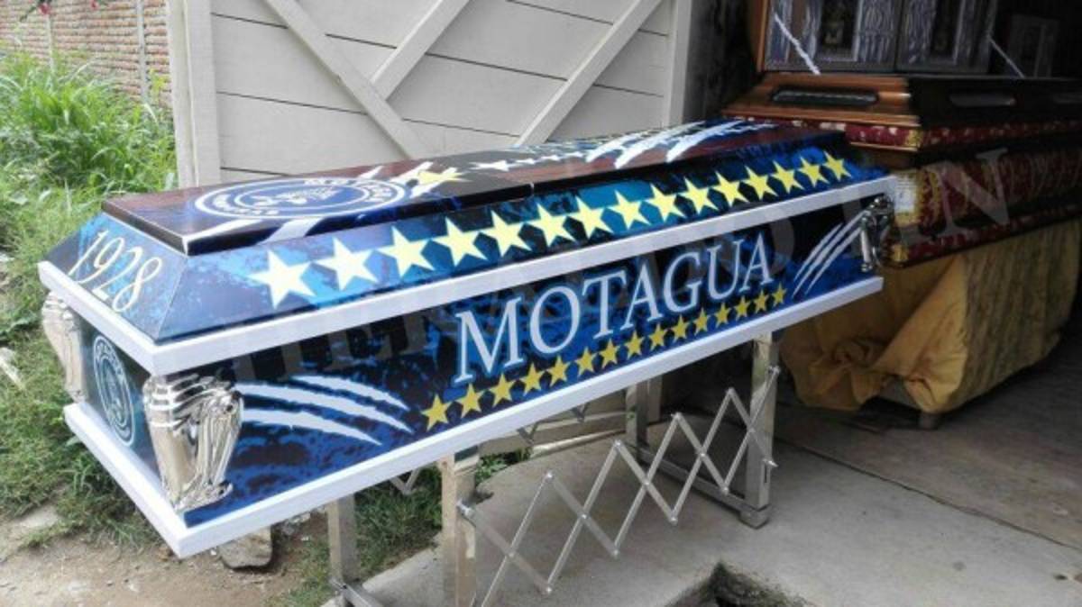 Funeraria en Honduras te garantiza llevar el amor a tu equipo de fútbol a la tumba con exóticos ataúdes