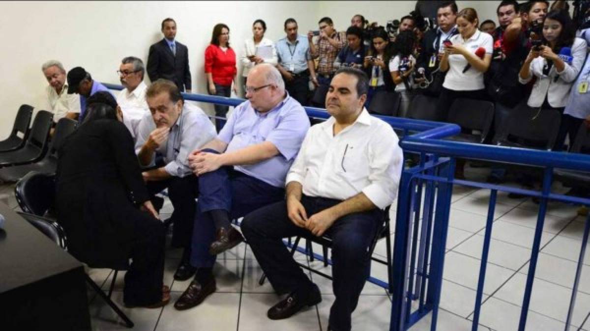 Fiscal salvadoreño pide enviar a presidio común a expresidente Saca