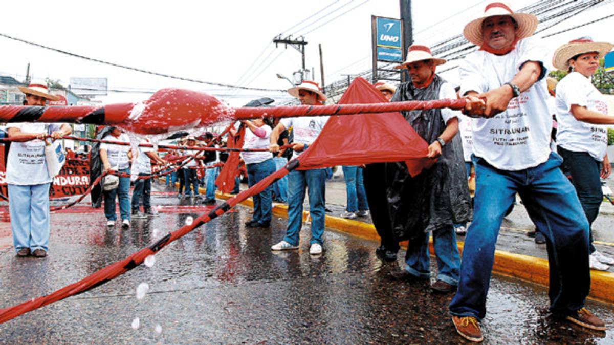 Zelayistas manipularon marcha de trabajadores