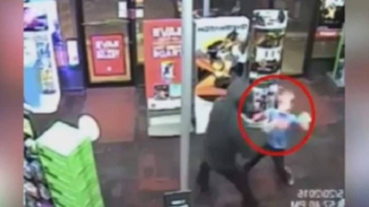 Niño se enfrenta a ladrones armados