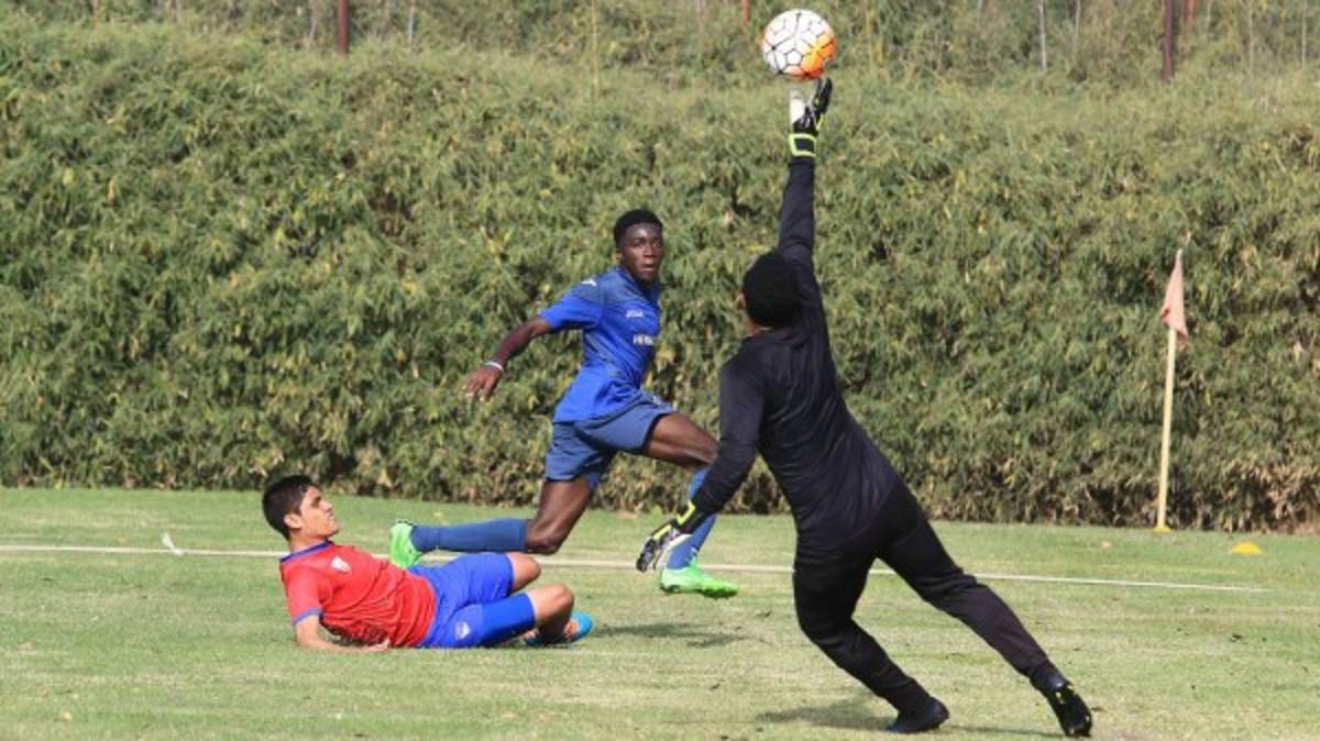 Wilmer Crisanto alaba el juego de Óscar Salas