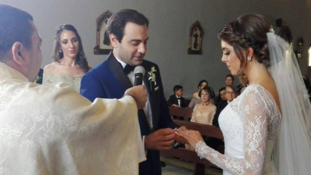 Daniela Misas y Oscar Kafati unen sus vidas en matrimonio ante los ojos de Dios