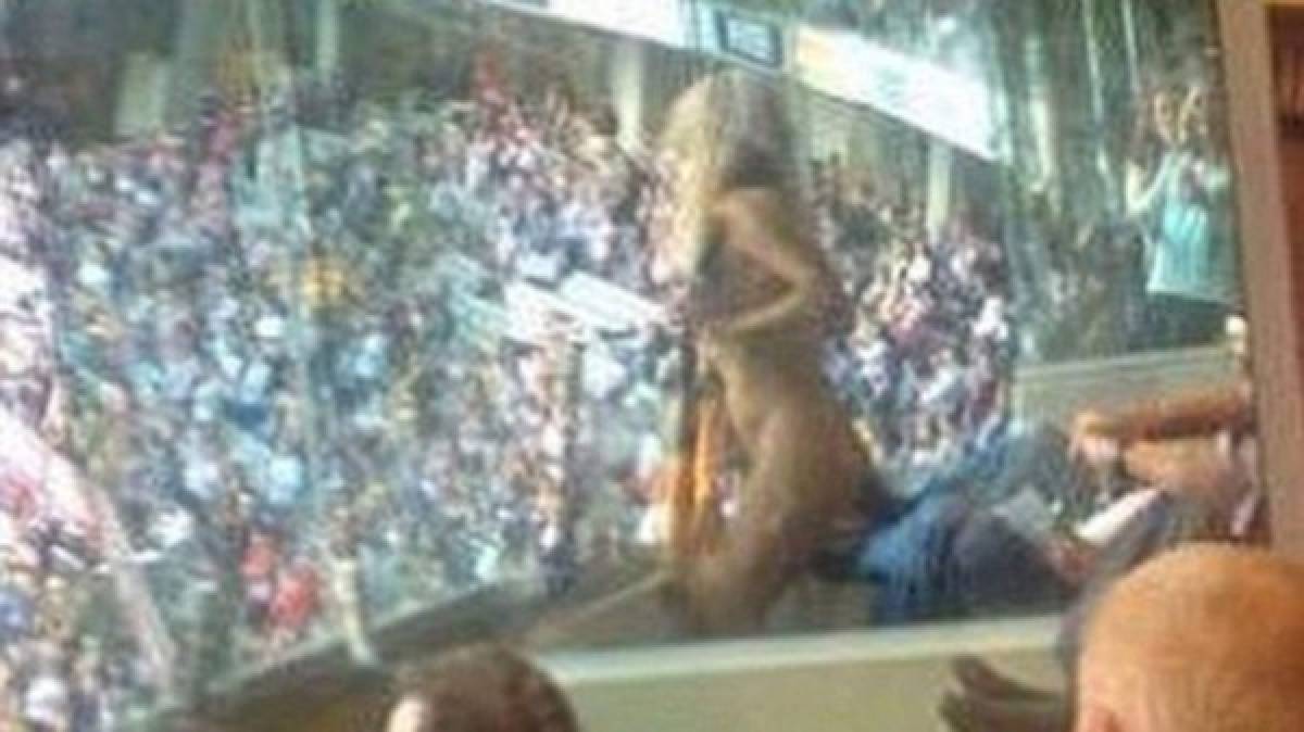 Aficionada se desnuda en plena final de fútbol australiano