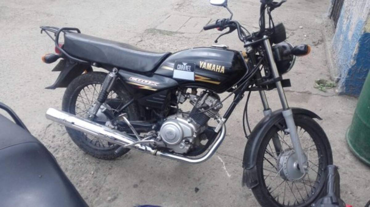 En esta motocicleta presuntamente habrían llegado a atentar contra la empresa (Foto: El Heraldo Honduras/ Noticias de Honduras)