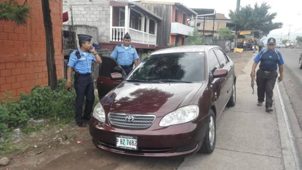 Abandonan vehículo en colonia Villa Nueva de la capital; autoridades investigan posible secuestro