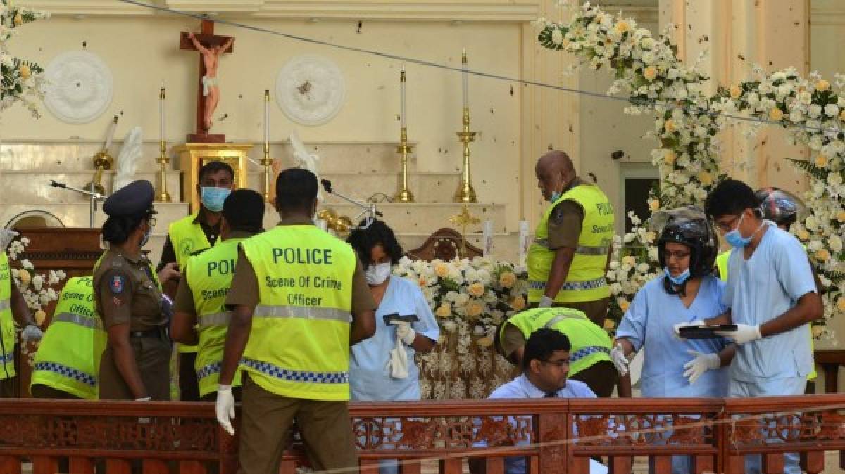 Iglesias y hoteles destruidos, zapatos ensangrentados y cientos de muertos, así luce Sri Lanka tras los atentados