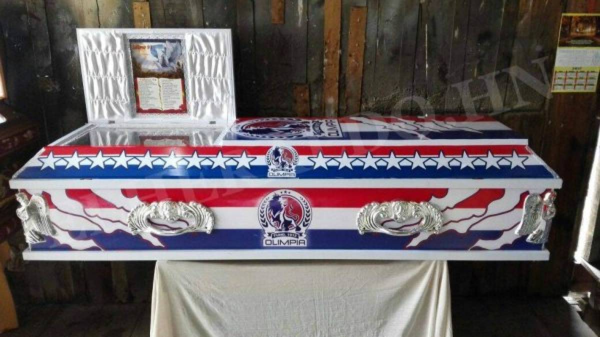 Funeraria en Honduras te garantiza llevar el amor a tu equipo de fútbol a la tumba con exóticos ataúdes