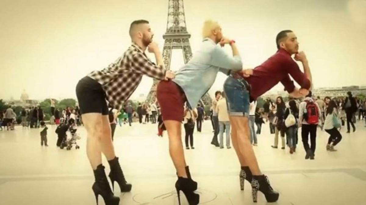 Los hombres demuestran que también pueden bailar con tacones