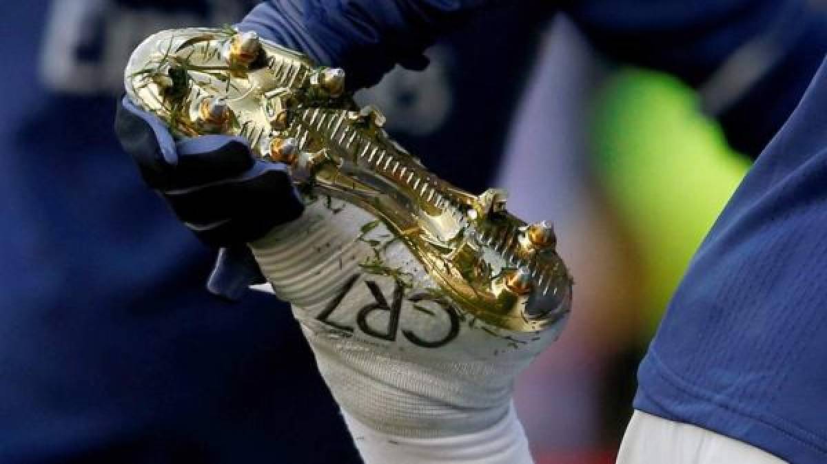 ¿Una provocación a Messi? Cristiano Ronaldo presume botines alusivos a su cuarto Balón de Oro