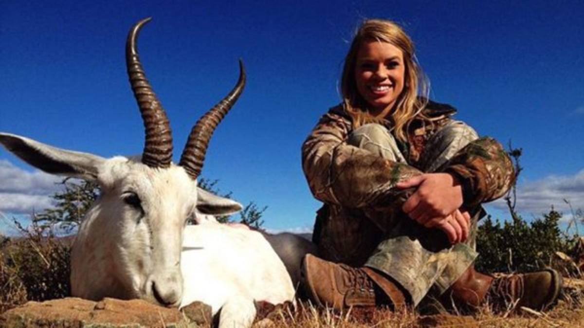 La absurda defensa de la porrista asesina de animales