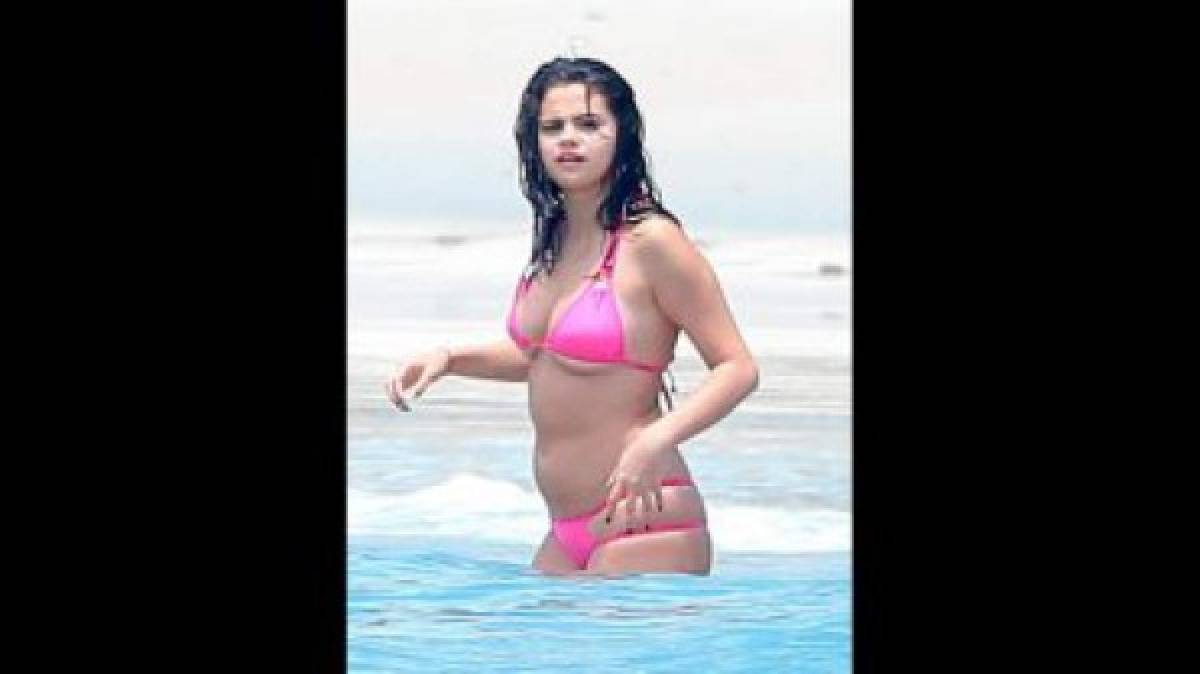 Selena Gomez luce traje de baño con varios kilos de más