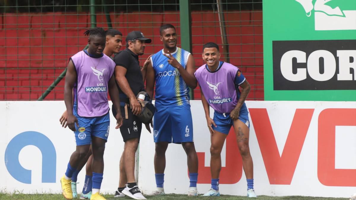 Bellas chicas son la sensación en el estadio Yankel Rosenthal y sorpresa con jugador de Marathón