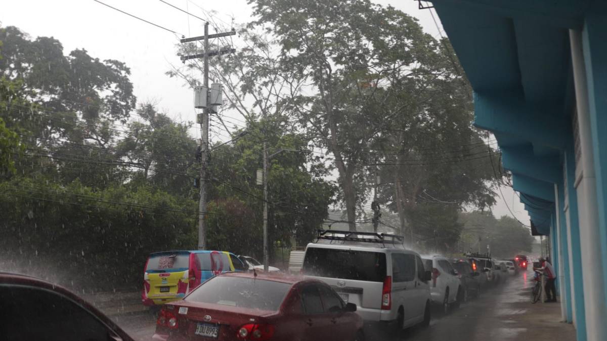 Tormenta Sara se comienza a sentir en Honduras ¿se jugará partido ante México? Tormenta Sara se comienza a sentir en Honduras ¿se jugará partido ante México?