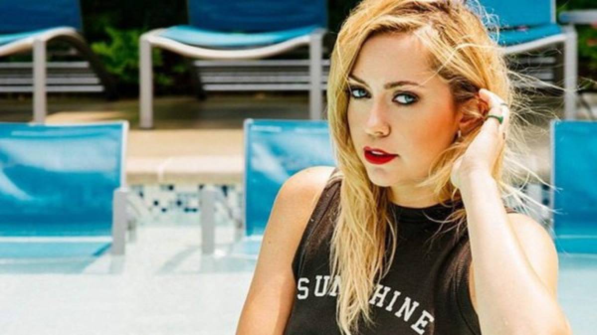 FOTOS: La sensual hermana mayor de Miley Cyrus