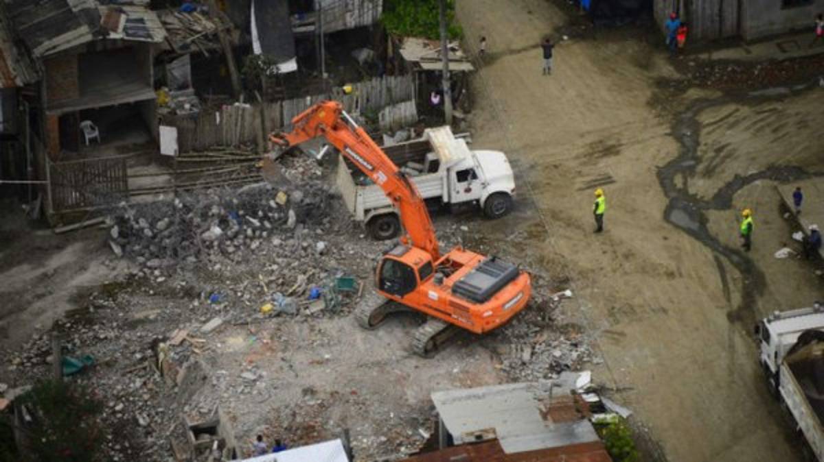  Sismo de magnitud 6.8 sacude Ecuador un mes después de devastador terremoto  