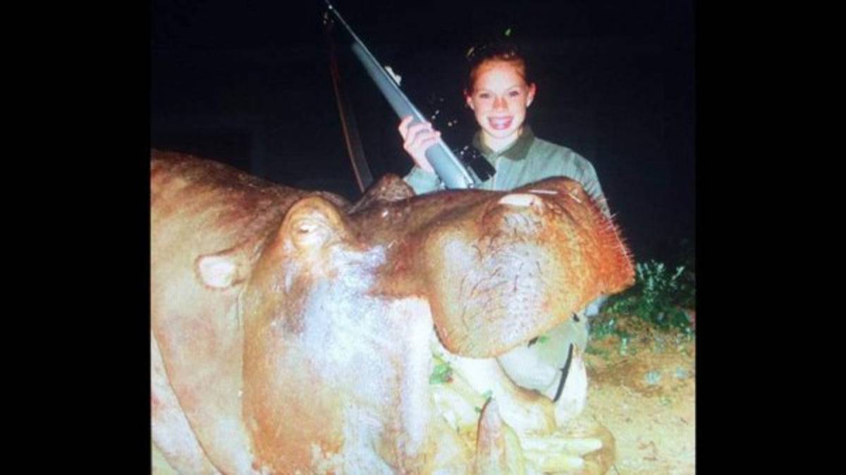 La absurda defensa de la porrista asesina de animales