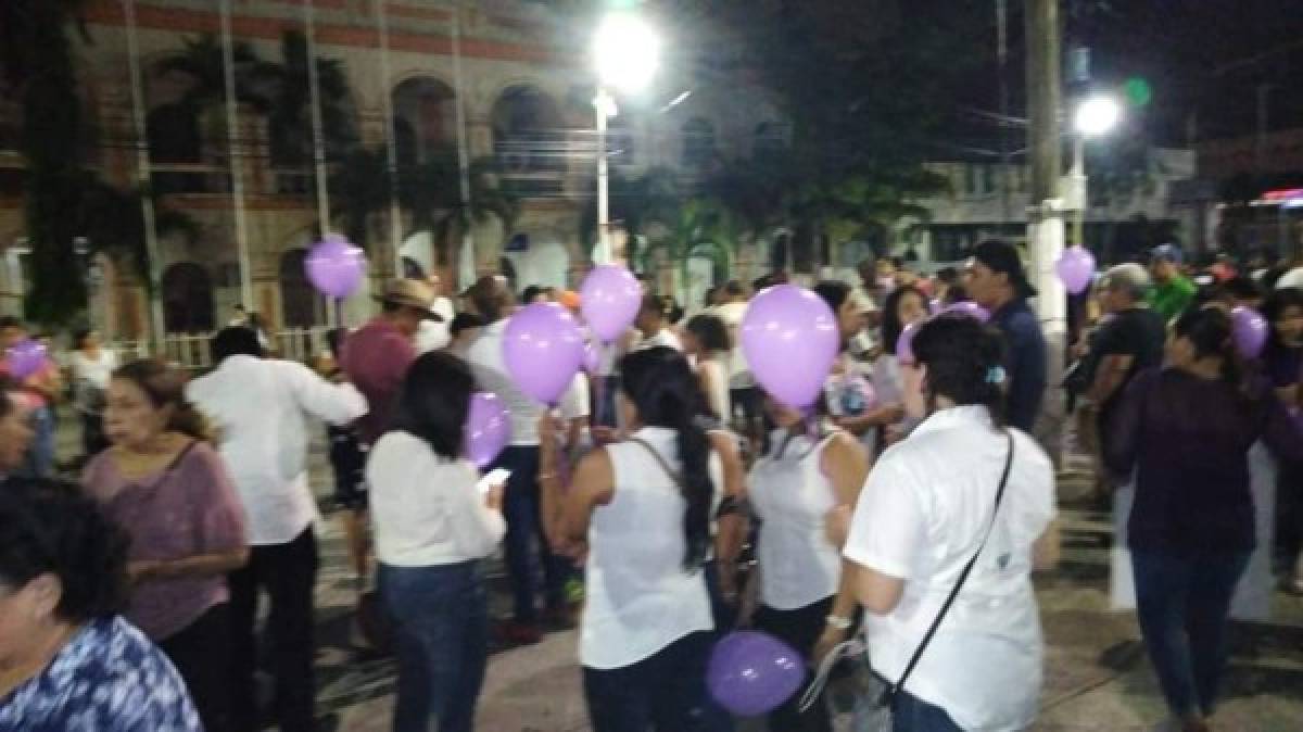 Con globos y carteles, ceibeños marcharon exigiendo justicia para hija de jueza víctima de violación