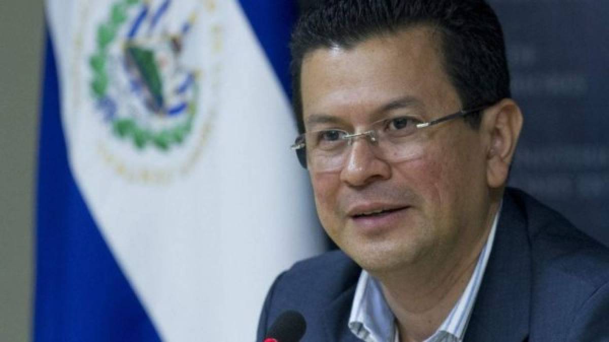 El Salvador pide mantener calma ante medidas migratorias de Trump