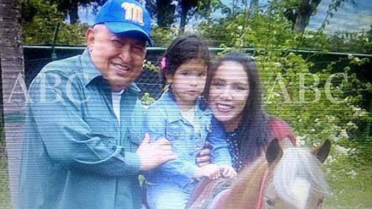Maduro confirma que Hugo Chávez tuvo hija con azafata del avión presidencial
