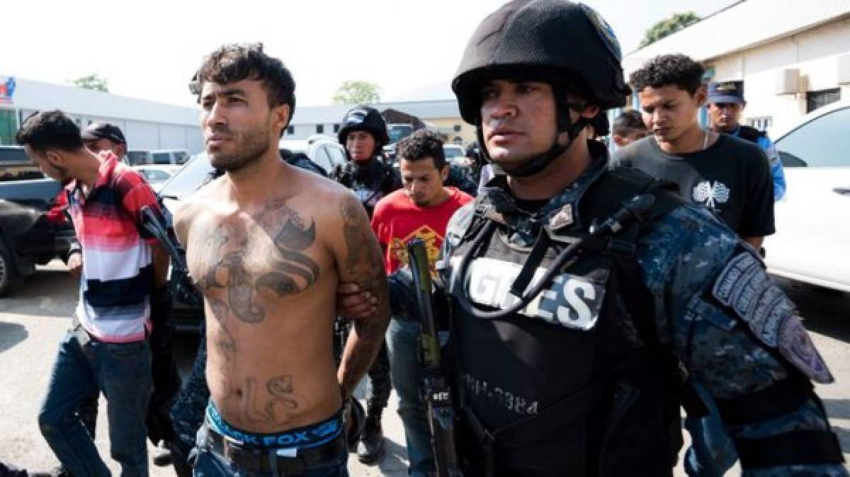 El Salvador anuncia que detendrá a mareros deportados de EEUU