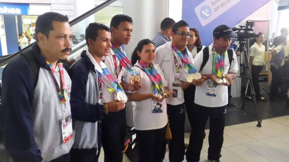 Delegación hondureña regresó con 33 medallas