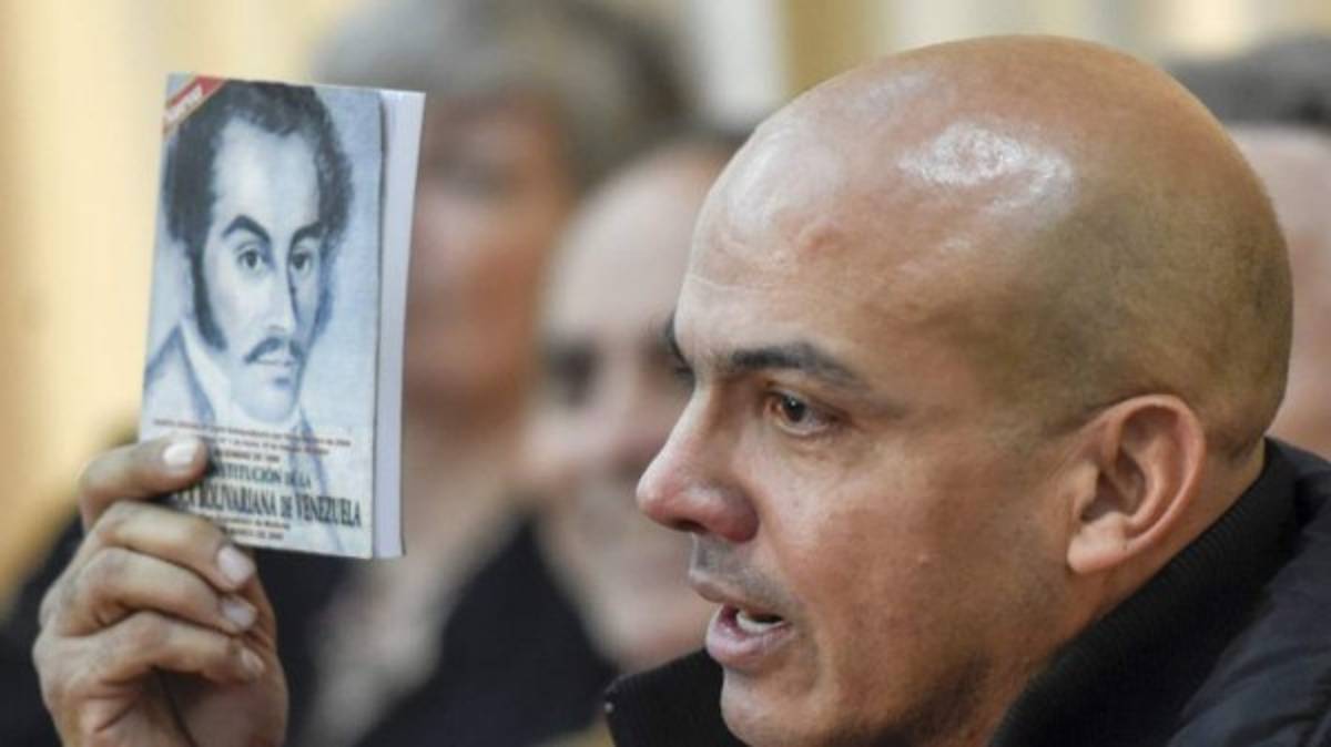 General en retiro venezolano acusado de narcotráfico se entrega a EEUU