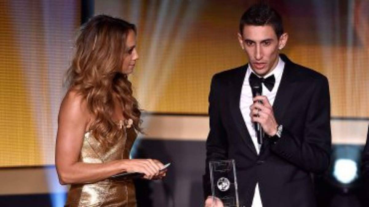 ¿Quién es la bella conductora del Balón de Oro?