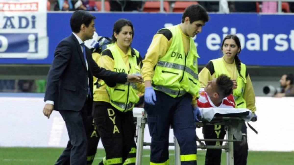El zaguero Óscar Duarte será baja entre siete y ocho meses tras romperse los ligamentos de la rodilla izquierda y será operado, informó el Espanyol (Foto: Redes)